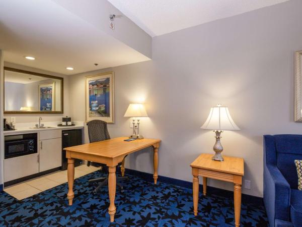 Hampton Inn & Suites Jacksonville Deerwood Park : photo 3 de la chambre suite studio lit king-size avec canapé-lit – non-fumeurs