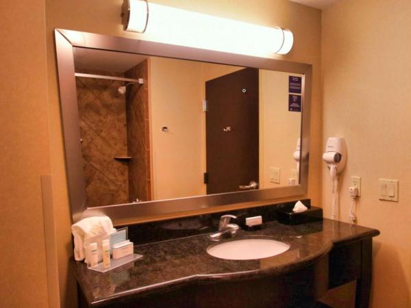 Hampton Inn & Suites Jacksonville Beach Boulevard/Mayo Clinic : photo 6 de la chambre chambre lit king-size - non-fumeurs