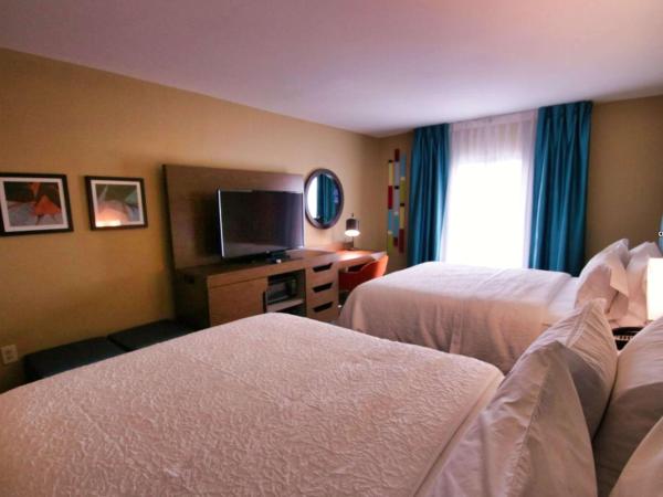 Hampton Inn & Suites Jacksonville Beach Boulevard/Mayo Clinic : photo 1 de la chambre chambre 2 lits queen-size - non-fumeurs
