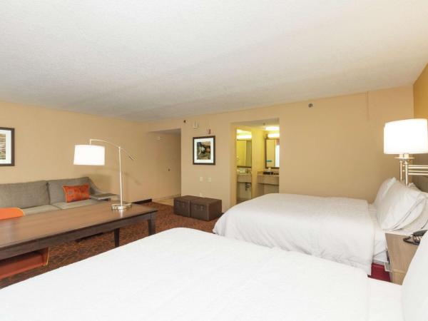 Hampton Inn & Suites Jacksonville-Airport : photo 1 de la chambre queen studio suite with two queen beds and sofa bed - non-smoking