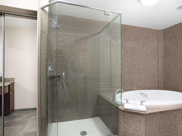 Homewood Suites by Hilton South Las Vegas : photo 6 de la chambre suite 2 chambres non-fumeurs avec baignoire spa