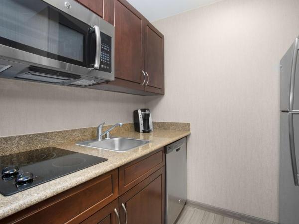 Homewood Suites by Hilton South Las Vegas : photo 4 de la chambre suite 2 chambres non-fumeurs avec baignoire spa