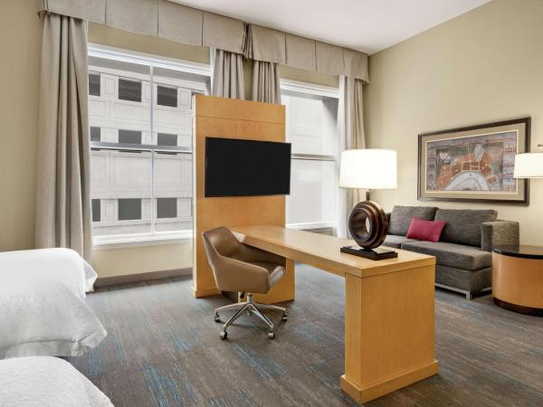 Hampton Inn Downtown / French Quarter Area : photo 1 de la chambre chambre avec 2 lits queen-size - accessible aux personnes à mobilité réduite - non-fumeurs