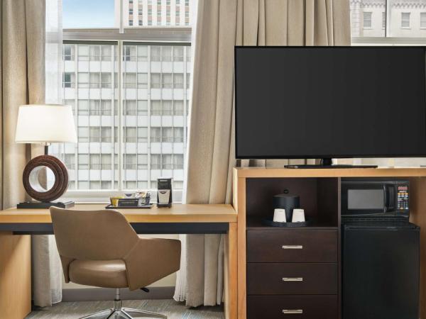 Hampton Inn Downtown / French Quarter Area : photo 1 de la chambre chambre lit king-size exécutive avec canapé-lit - non-fumeurs