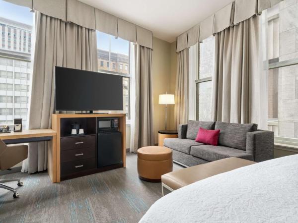 Hampton Inn Downtown / French Quarter Area : photo 2 de la chambre chambre lit king-size exécutive avec canapé-lit - non-fumeurs