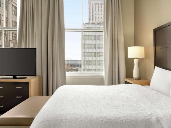 Hampton Inn Downtown / French Quarter Area : photo 1 de la chambre chambre lit king-size