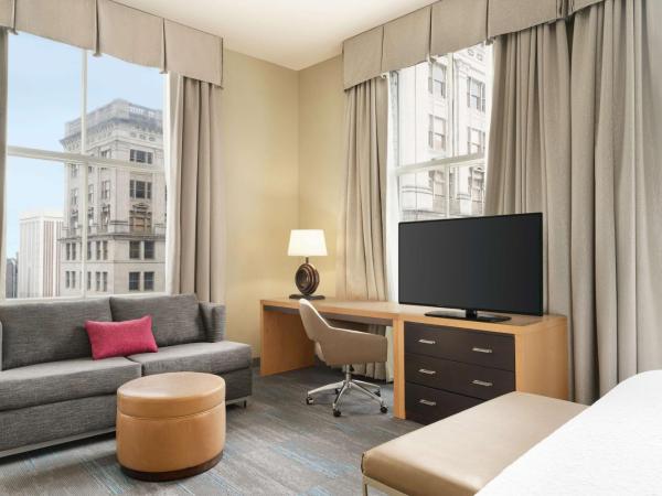 Hampton Inn Downtown / French Quarter Area : photo 4 de la chambre chambre lit king-size exécutive avec canapé-lit - non-fumeurs