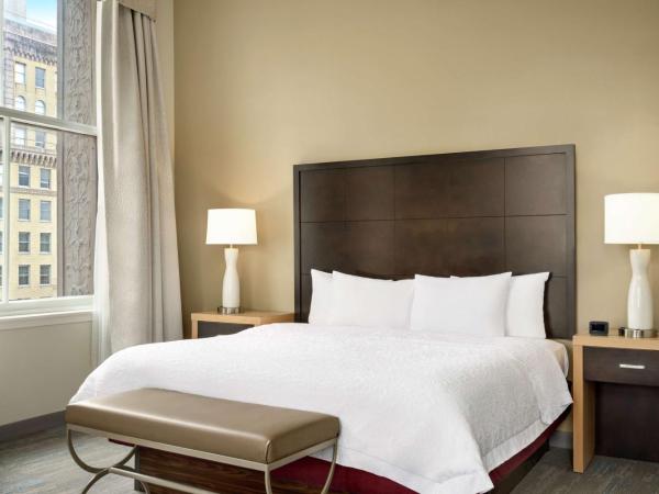 Hampton Inn Downtown / French Quarter Area : photo 5 de la chambre chambre lit king-size exécutive avec canapé-lit - non-fumeurs