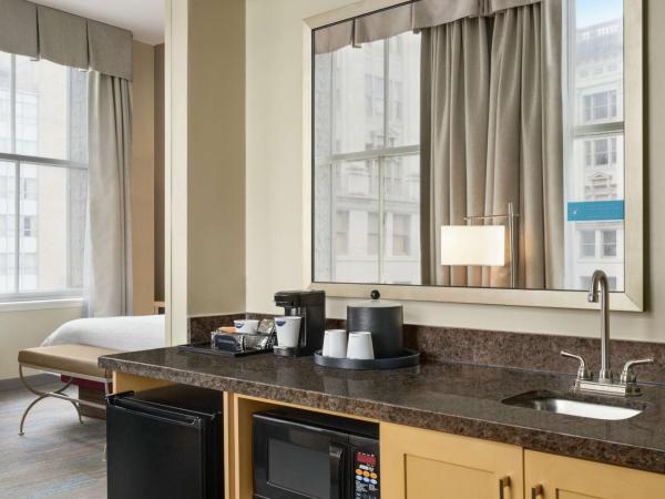 Hampton Inn Downtown / French Quarter Area : photo 5 de la chambre studio lit king-size