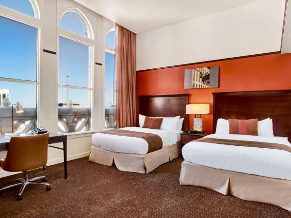 The Emily Morgan Hotel - A DoubleTree by Hilton : photo 1 de la chambre chambre avec 2 grands lits queen-size