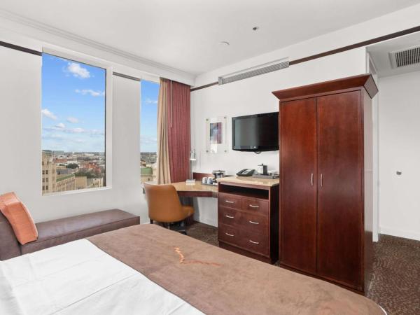 The Emily Morgan Hotel - A DoubleTree by Hilton : photo 1 de la chambre chambre lit king-size