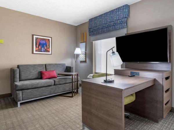Hampton Inn & Suites Louisville East : photo 3 de la chambre suite studio lit king-size avec canapé-lit – non-fumeurs
