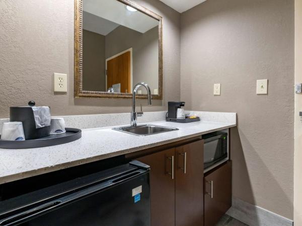 Hampton Inn & Suites Louisville East : photo 5 de la chambre suite studio lit king-size avec canapé-lit – non-fumeurs