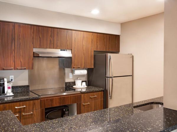 Hampton Inn & Suites Seattle-Downtown : photo 4 de la chambre suite 2 chambres lit queen-size avec cuisine