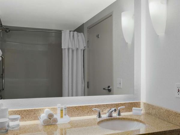 Homewood Suites by Hilton Seattle Downtown : photo 9 de la chambre suite lit king-size avec canapé-lit - vue sur la baie - non-fumeurs