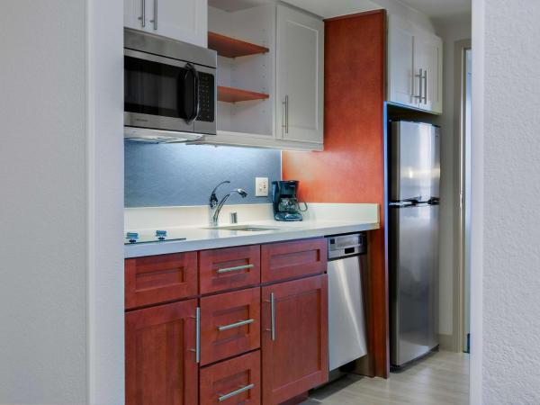 Homewood Suites by Hilton Seattle Downtown : photo 8 de la chambre suite lit king-size avec canapé-lit - vue sur la baie - non-fumeurs