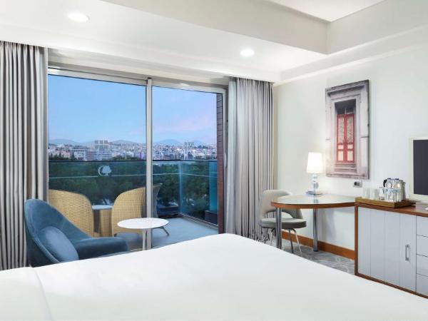 DoubleTree by Hilton Kusadasi : photo 2 de la chambre chambre lit king-size avec vue