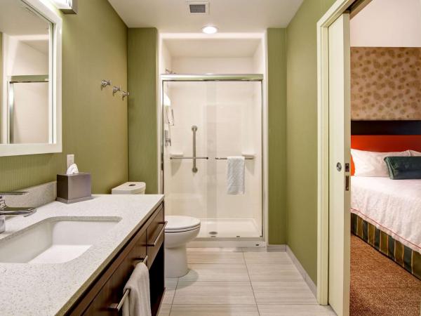 Home2 Suites by Hilton West Edmonton : photo 9 de la chambre suite lit king-size avec canapé-lit - non-fumeurs