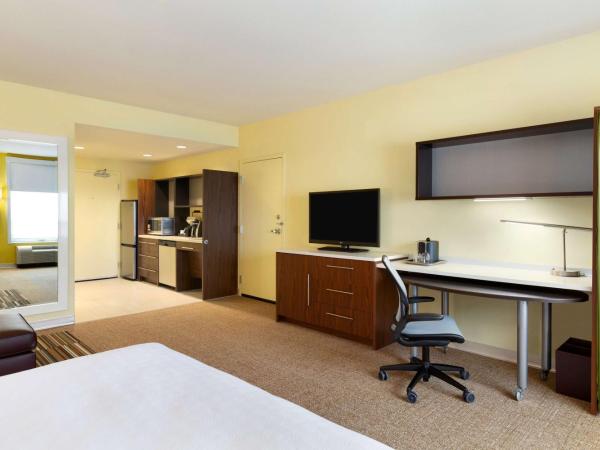 Home2 Suites by Hilton West Edmonton : photo 3 de la chambre queen studio - mobility and hearing access/non-smoking