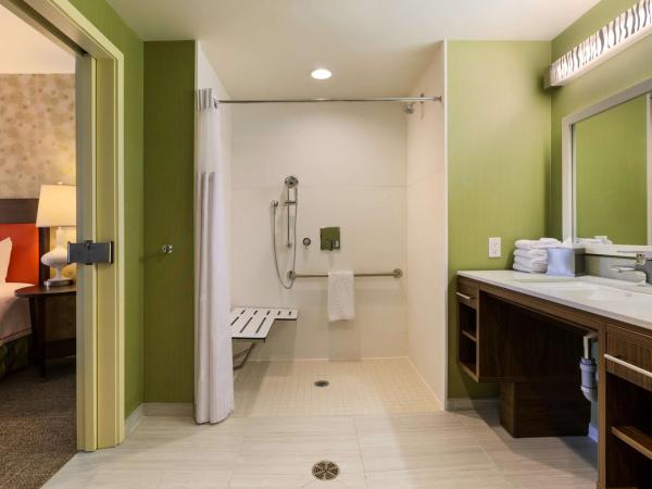 Home2 Suites by Hilton West Edmonton : photo 7 de la chambre queen suite with roll-in shower - mobility and hearing access/non-smoking