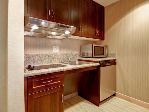 Homewood Suites by Hilton Toronto Airport Corporate Centre : photo 3 de la chambre suite lit king-size - accessible aux personnes à mobilité réduite