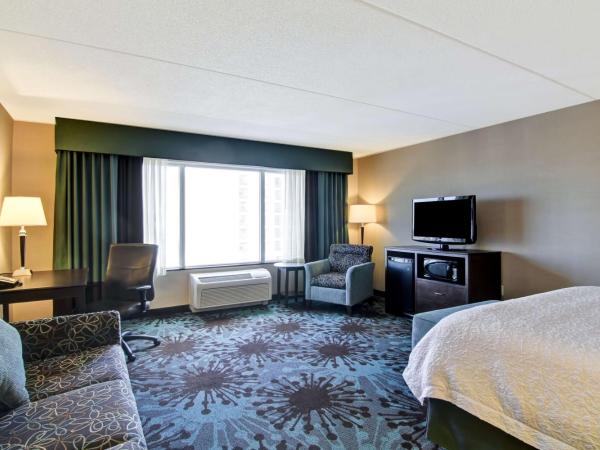 Hampton Inn by Hilton Toronto Airport Corporate Centre : photo 4 de la chambre chambre Étudiante lit king-size - non-fumeurs