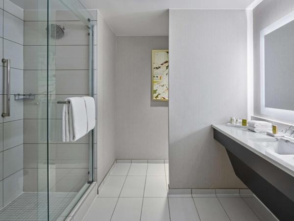 Hilton Atlanta Airport : photo 4 de la chambre suite junior lit king-size