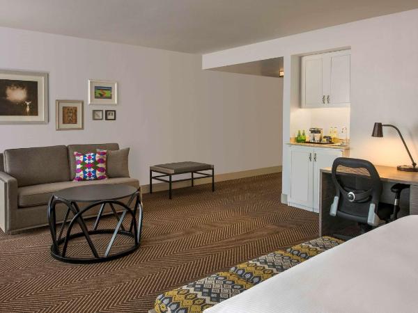 DoubleTree by Hilton Austin : photo 2 de la chambre chambre lit king-size premium - non-fumeurs