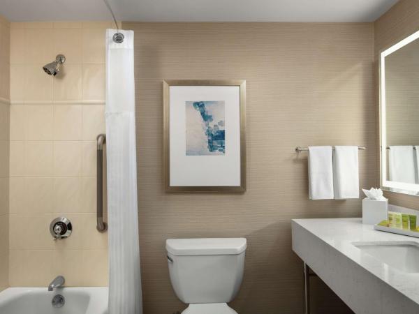 Hilton Boston Logan Airport : photo 5 de la chambre chambre affaires avec 2 lits queen-size - non-fumeurs