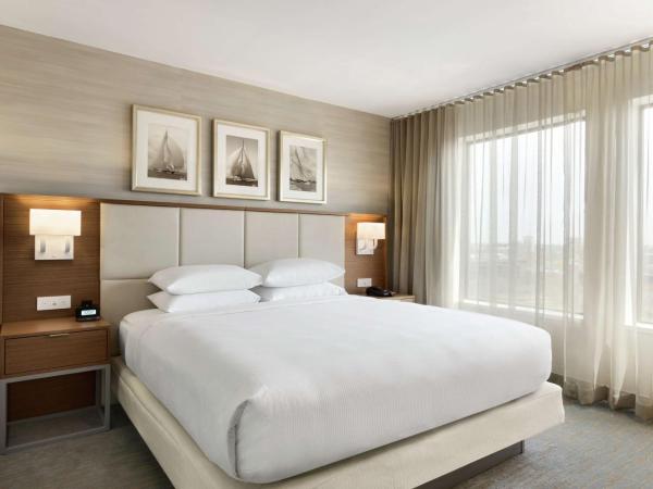 DoubleTree Suites by Hilton Hotel Boston - Cambridge : photo 3 de la chambre suite lit king-size