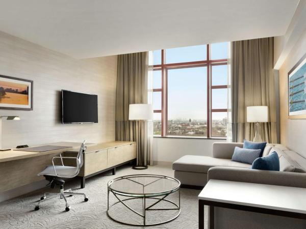 DoubleTree Suites by Hilton Hotel Boston - Cambridge : photo 1 de la chambre suite lit king-size - loft