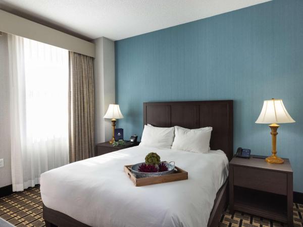 Inn at the Colonnade Baltimore - A DoubleTree by Hilton Hotel : photo 1 de la chambre chambre lit queen-size - non-fumeurs