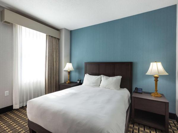 Inn at the Colonnade Baltimore - A DoubleTree by Hilton Hotel : photo 2 de la chambre chambre lit queen-size - non-fumeurs