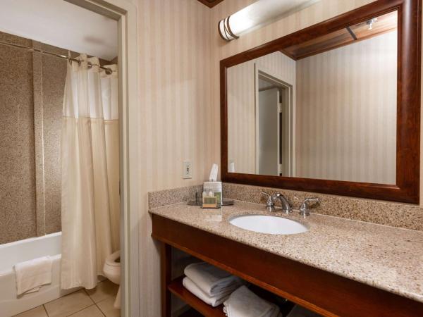 Inn at the Colonnade Baltimore - A DoubleTree by Hilton Hotel : photo 3 de la chambre chambre lit queen-size - non-fumeurs