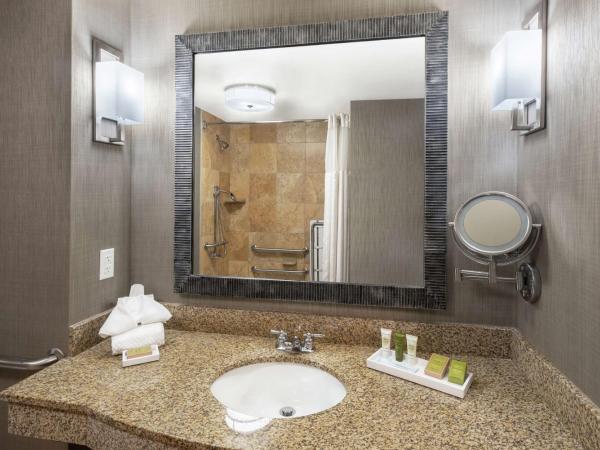 Hilton Columbia Center : photo 4 de la chambre queen room with two queen beds and bath tub - mobility and hearing access