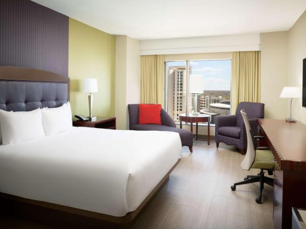Hilton Charlotte Uptown : photo 3 de la chambre chambre lit king-size deluxe - vue sur ville