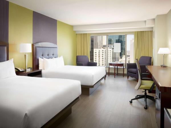 Hilton Charlotte Uptown : photo 2 de la chambre chambre de luxe avec 2 lits queen-size - vue sur ville