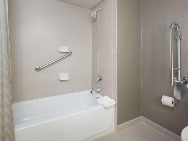 DoubleTree by Hilton Dallas Near the Galleria : photo 3 de la chambre queen room - mobility and hearing access/non-smoking