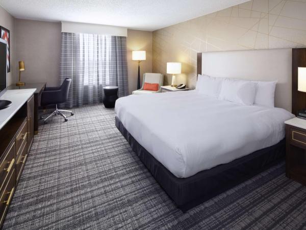 DoubleTree by Hilton Dallas Near the Galleria : photo 2 de la chambre chambre exécutive lit king-size - non-fumeurs