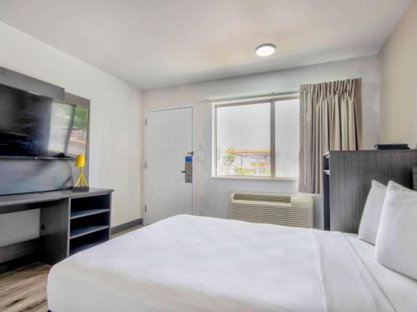 Motel 6-Austin, TX - North : photo 2 de la chambre chambre lit queen-size