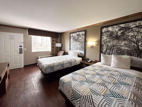 Motel 6 Atlanta GA Atlanta Airport East : photo 1 de la chambre chambre quadruple - non-fumeurs