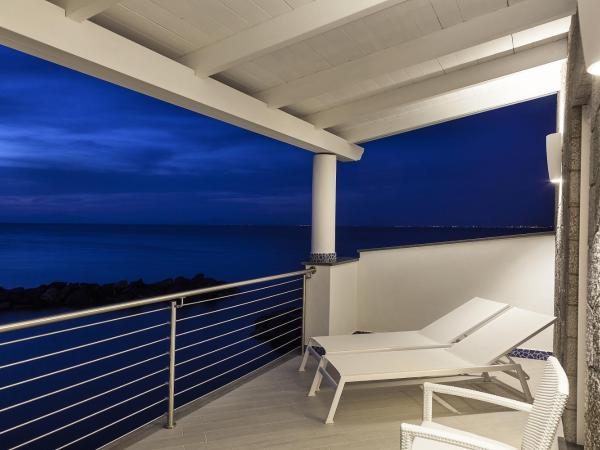 Ischia Blu Resort : photo 2 de la chambre  appartement 2 chambres de luxe avec vue sur la mer