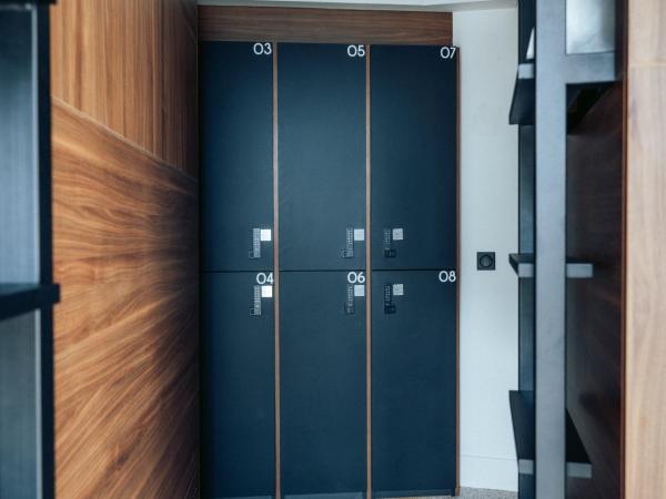 JOST Hostel Bordeaux Gare St Jean : photo 8 de la chambre jost bed - lit dans dortoir mixte de 8 lits avec salle de bains commune