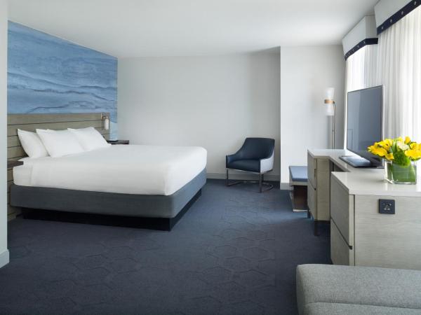 Hyatt Centric Fisherman's Wharf San Francisco : photo 2 de la chambre chambre lit queen-size avec douche accessible en fauteuil roulant