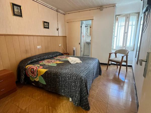 P&R hostals Maria Rosa : photo 4 de la chambre chambre double Économique