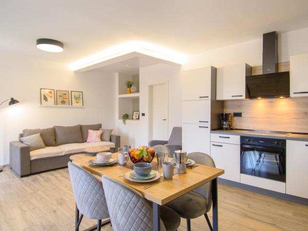 Apartments & Rooms Darrer : photo 2 de la chambre appartement avec balcon