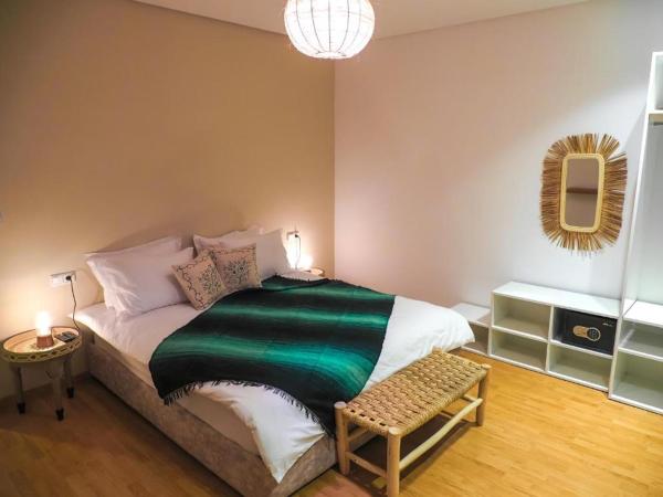 Villa Emraulde : photo 3 de la chambre chambre double avec balcon (2 adultes + 1 enfant)