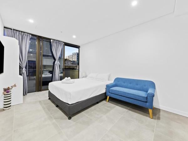 Arthur Hotel Bondi Junction no reception and house keeping : photo 8 de la chambre chambre double deluxe avec balcon