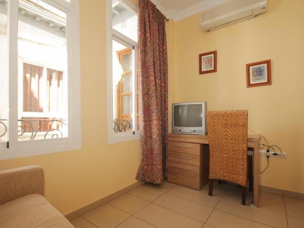 Hostal Costa Azul : photo 6 de la chambre chambre familiale avec balcon