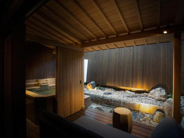 Hotel Yuraku Kyo-yasaka : photo 4 de la chambre japanese twin room with open-air bath/terrace & garden type c - non-smoking (lower ground floor)